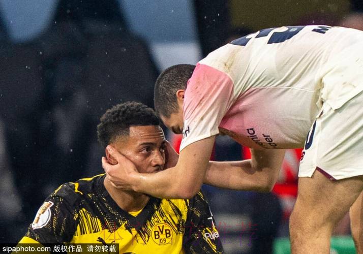 德媒：皇马有意施洛特贝克 拜仁续约于帕仍在关注